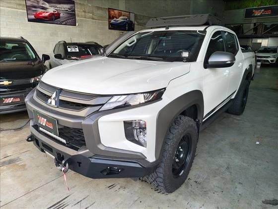MITSUBISHI L200 TRITON 2.4 16V TURBO DIESEL SPORT SAVANA CD 4P 4X4 AUTOMÁTICO MITSUBISHI L200 TRITON 2.4 16V TURBO DIESEL SPORT SAVANA CD 4P 4X4 AUTOMÁTICO